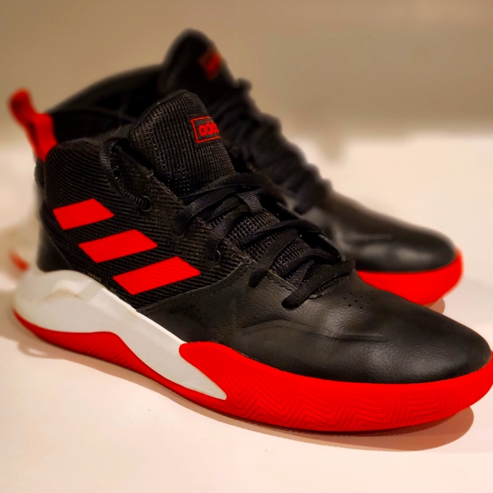 ADIDAS BASKETBALL RUNNING SNEAKER SHOES (PGD 789006) BLACK /RED/WHITE SIZE 6